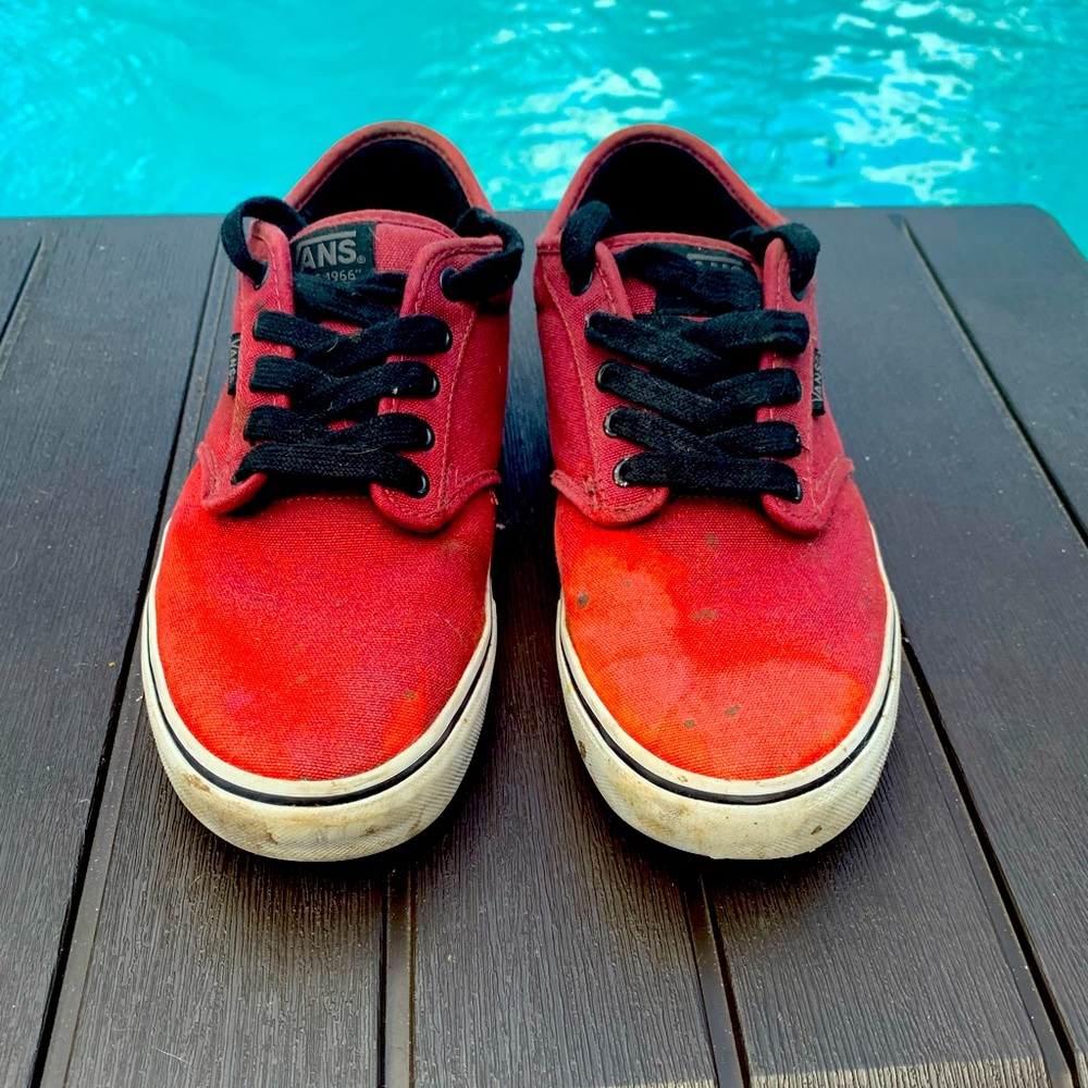 Mens Vans size 10 maroon and black skateboarding shoes